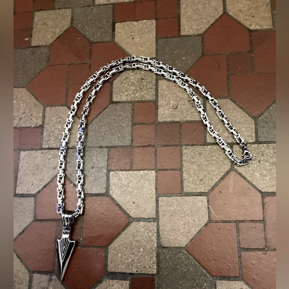 Menās Stainless Steel Arrowhead Necklaceš¹ - Picture 2 of 4